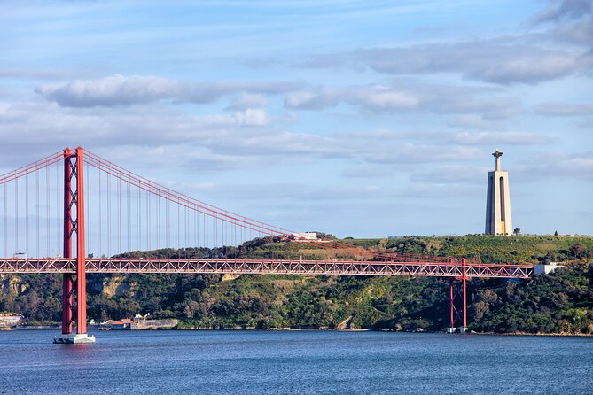 Food & Drink Private Tour in Lisbon & Cacilhas w/ Ferry Included - Cais do Sodré to Pontal de Cacilhas: boats, bridges, and a fishing-village mood