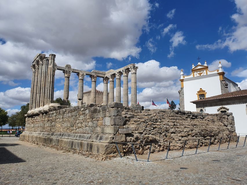From Lisboa: Evora and Monsaraz Full-Day Tour - Monsaraz Castle: The Hilltop Finale Over Alqueva Lake