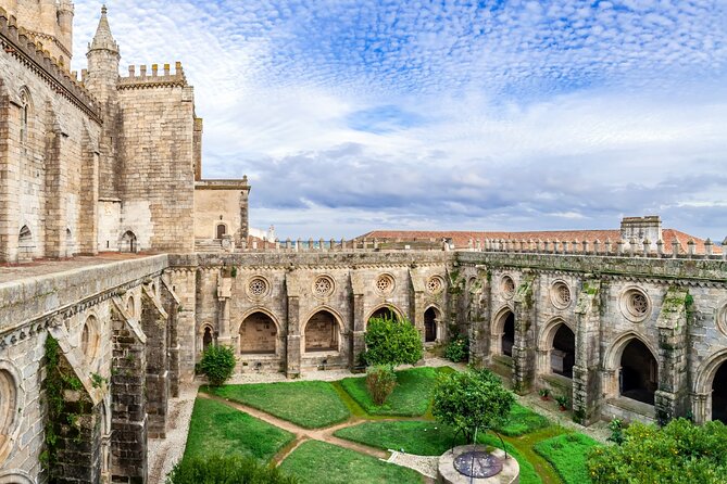 From Lisboa: Évora & Monsaraz Small-Group Full Day Tour - Monsaraz Castle and Walls: Alentejo Views From the Edge