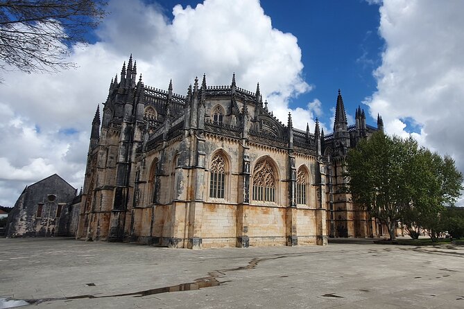 From Lisboa: Fátima, Nazaré, Óbidos & Batalha Private Tour - Your guide experience with LusoXperience and Gonçalo Cruz