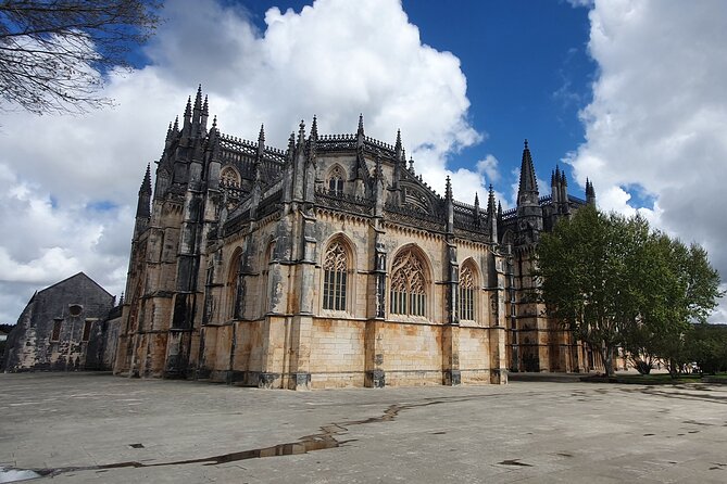 From Lisboa: Fátima, Nazaré, Óbidos & Batalha Small-Group Tour - Batalha Monastery: gothic architecture, smart timing, and an optional ticket