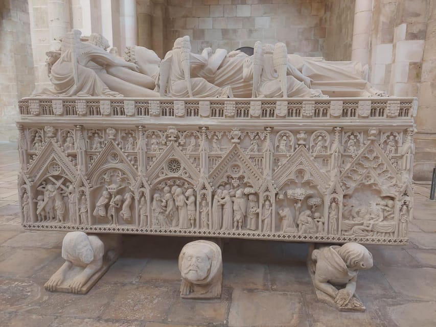 From Lisbon: Alcobaça & Óbidos Self-Guided Tour - Town Gate and the tiles: the quick route for the best wow factor