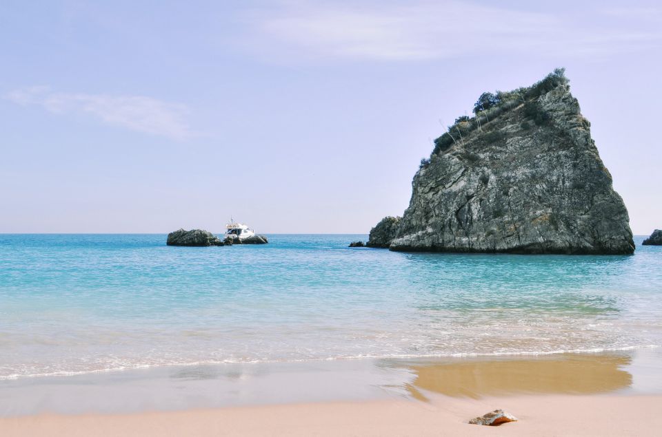 From Lisbon: Arrábida, Azeitão, Sesimbra, Palmela, Setúbal … - Quick Hits: What You’ll Notice First