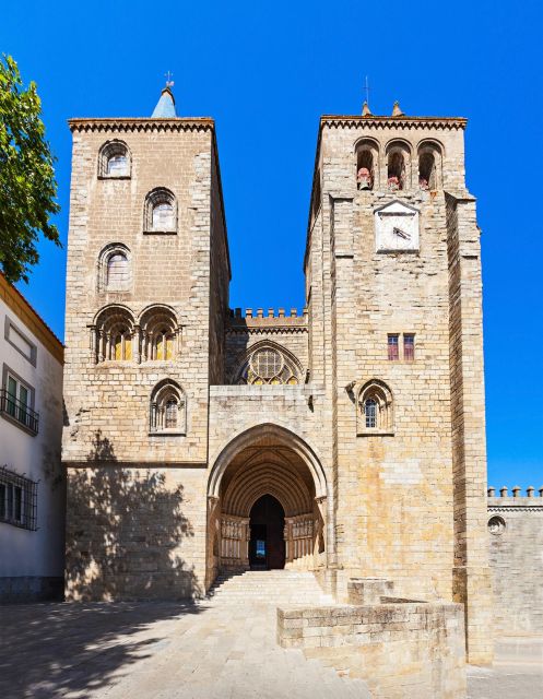 From Lisbon: Évora City Private Tour - Lisbon pickup, private transport, and the road back