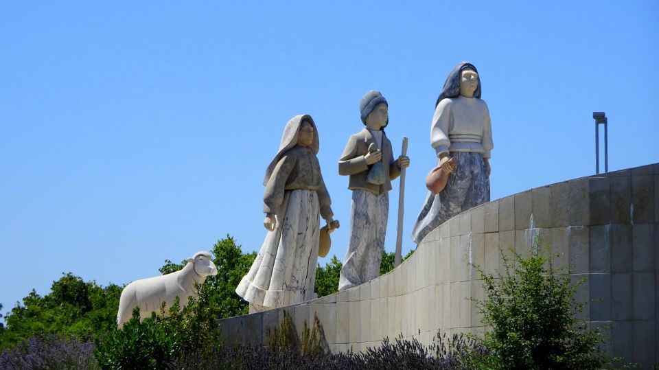 From Lisbon: Fátima, Óbidos Medieval, Nazaré Atlantic Coast - A long day from Lisbon that still feels worth it