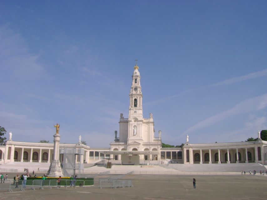 From Lisbon: Fátima Sanctuary and Batalha Monastery (UNESCO) - Practical Tips That Make the Day Easier