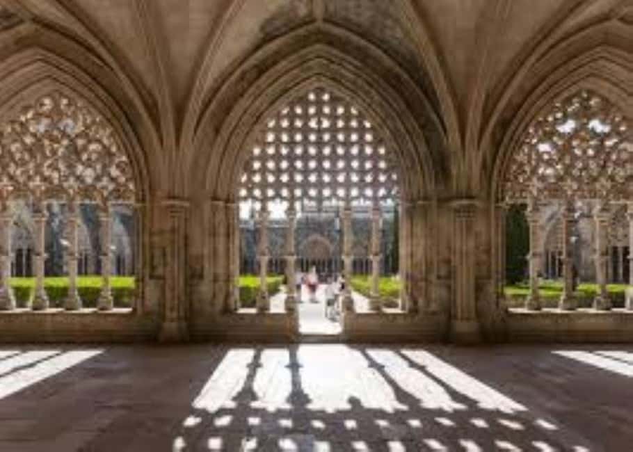 From Lisbon: Medieval Tour, Batalha, Tomar, Alcobaça, Óbidos - Stop 1: Convent of Christ (Tomar) and the Templar story behind the stone