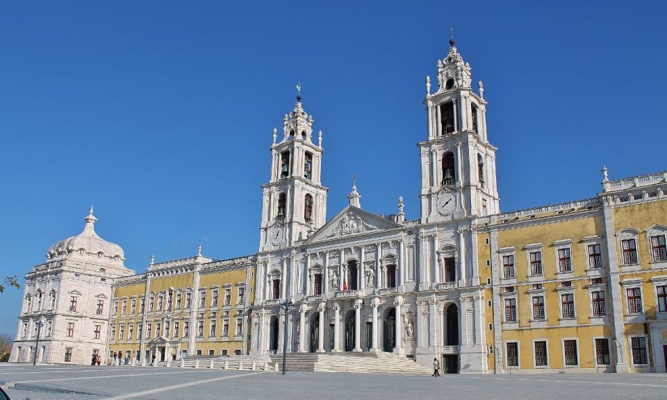 From Lisbon: Óbidos and Mafra Palace Private Tour - Óbidos walled town: medieval lanes, ginjinha moments, and wall views