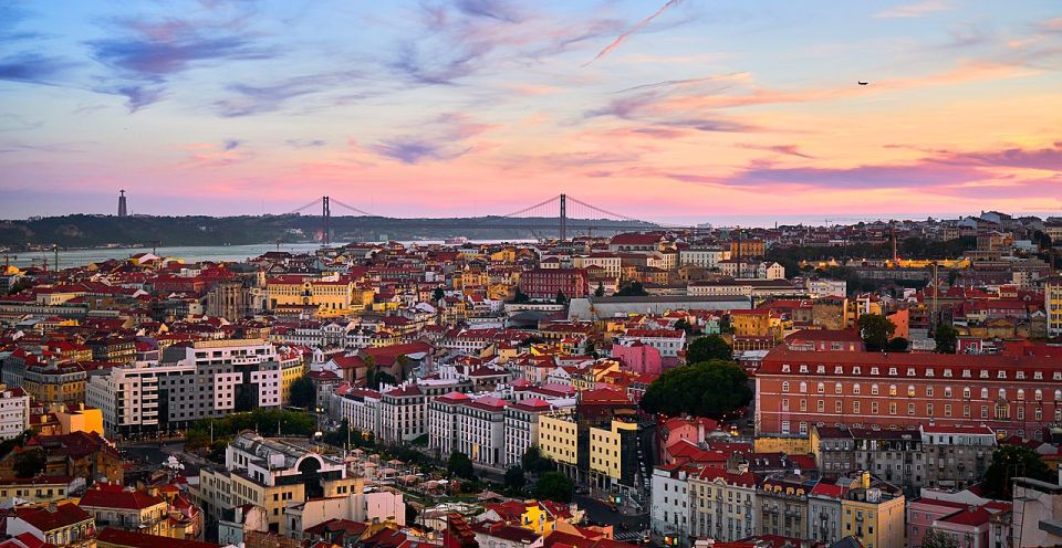 From Lisbon: Private Transfer to Porto with City Stops - Why this Lisbon to Porto transfer feels like a mini road trip