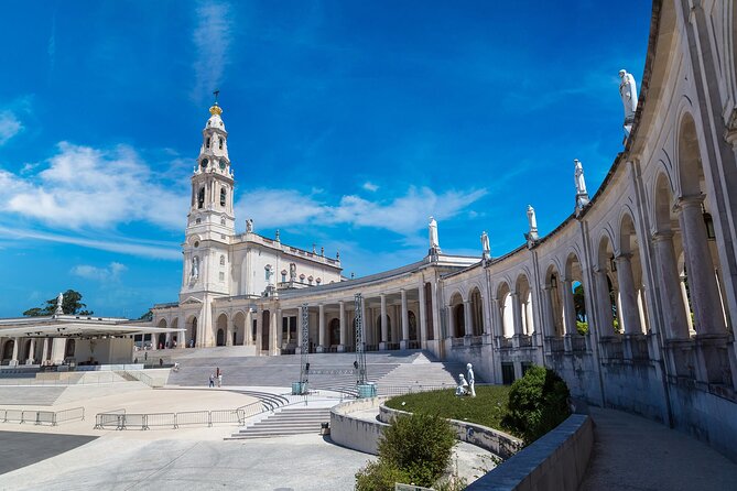 From Lisbon: Shared Tour to Fátima, Batalha, Óbidos, Nazaré - The Hard Rock Cafe meeting point: get there early for a smooth start