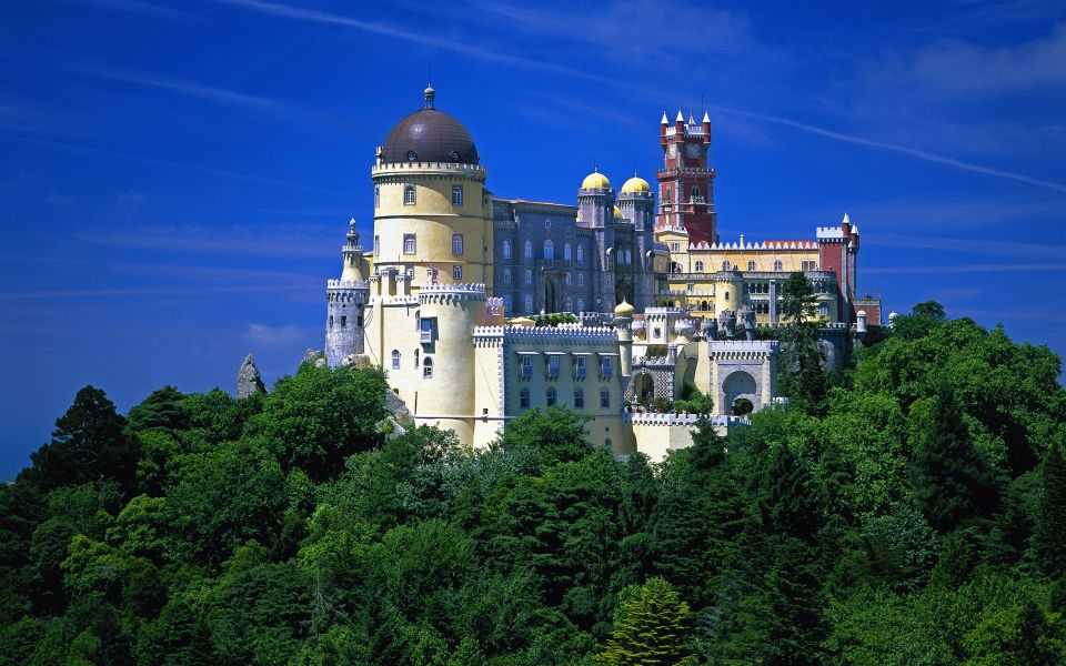 From Lisbon: Sintra and Cascais Deluxe Full-day Private Tour - The guide makes the difference: Hugo and Carolina as real examples