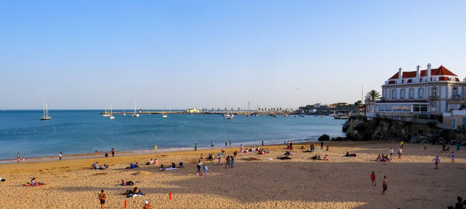 From Lisbon: Sintra Pena Palace Cascais 8-People Group Tour - Cascais lunch and waterfront time: where the day relaxes