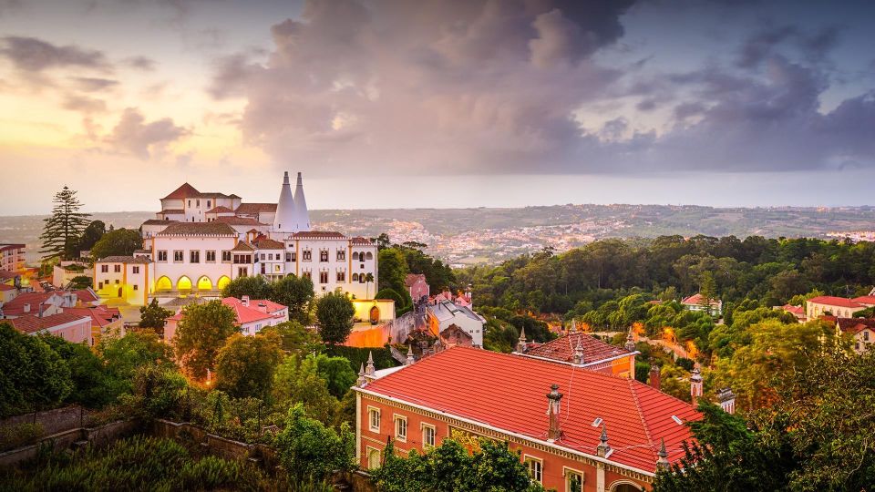 From Lisbon: Tour Sintra, Pena Palace, Regaleira and Cascais - Getting started: pickup options and the WhatsApp-style coordination