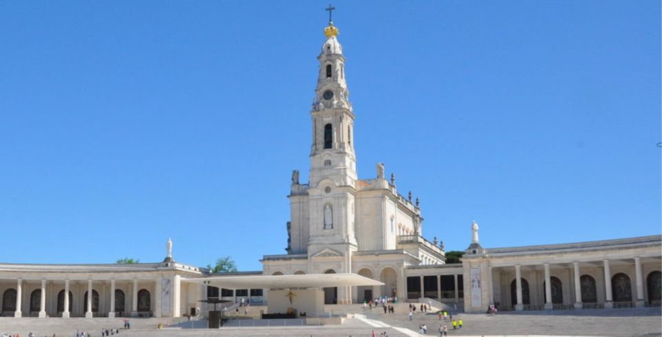 From Lisbon: Tour to Fátima, Batalha, Nazaré and Óbidos - Getting there: meeting at Cinema São Jorge