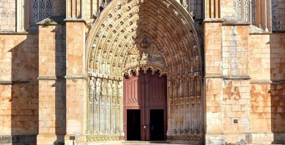 From Lisbon: Tour to Fátima, Batalha, Nazaré and Óbidos - Fátima Sanctuary: your hour of quiet, on purpose