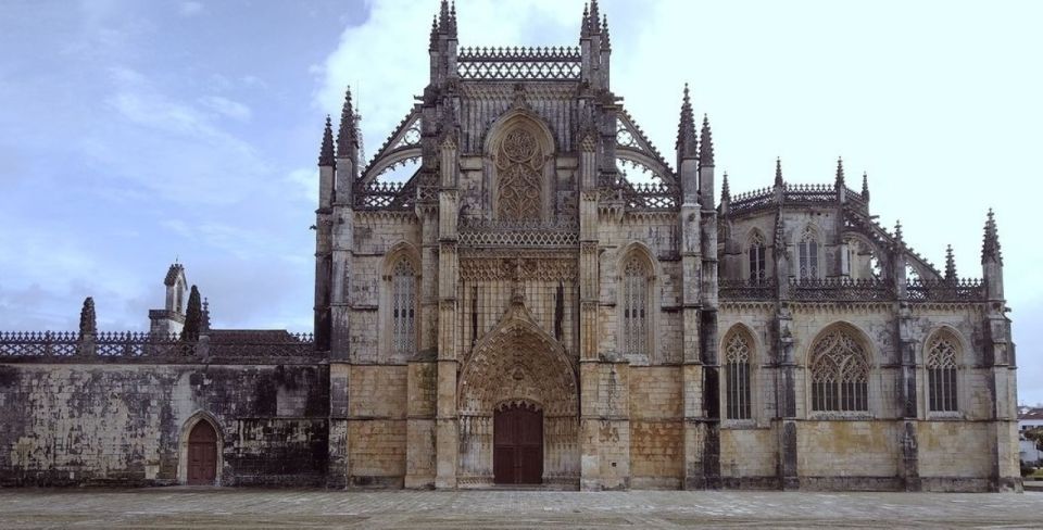 From Lisbon: Tour to Fátima, Batalha, Nazaré and Óbidos - Óbidos: medieval lanes, walls, and a ginja de Óbidos tasting