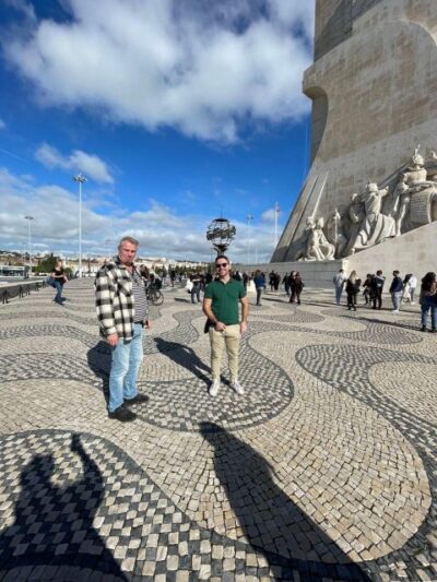 Full city of Lisbon on board of a private car - Meeting at Praça da Figueira and settling into the route