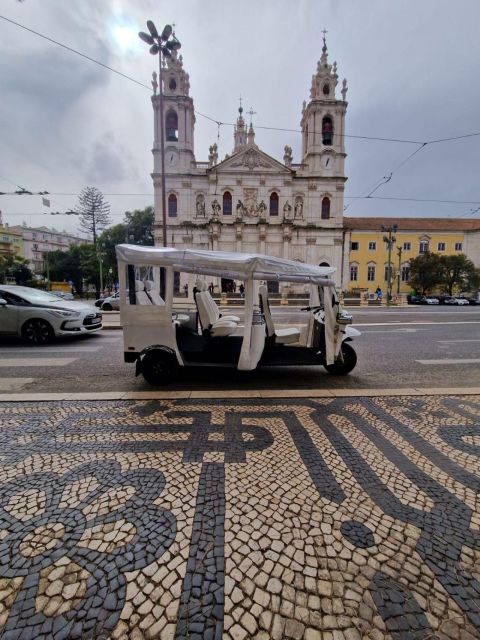 Full city of Lisbon on board of a private car - Cristo Rei and the 25th of April Bridge: the long stop with big payoff