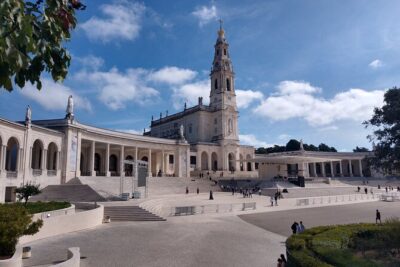 Full Day Guided Excursion to Fatima, Nazare and Obidos from Lisbon - Lunch and transit: the hidden part of the day