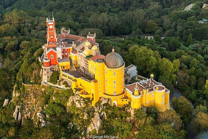 Full-day Private Sintra Tour with Guide - Sintra Town Stop: Fast Views of the Moon Hill Area