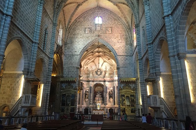 Full Day Private Tour in Évora and Arraiolos - Arraiolos Castle: circular architecture and 360-degree plain views