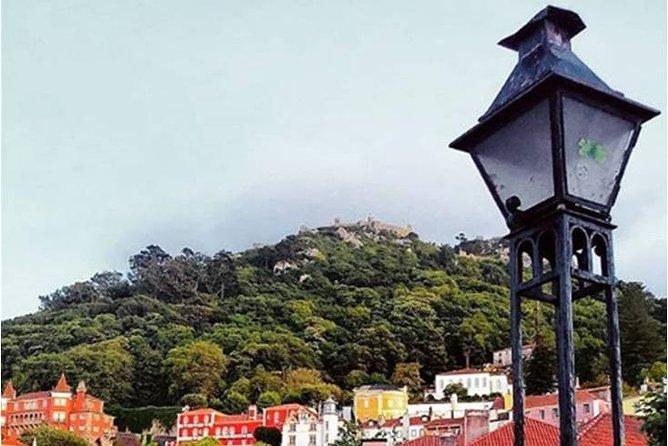 Full day Private tour Sintra + Cabo da Roca + Cascais (2 - 4 persons) - Castelo dos Mouros: the short stop that still lands