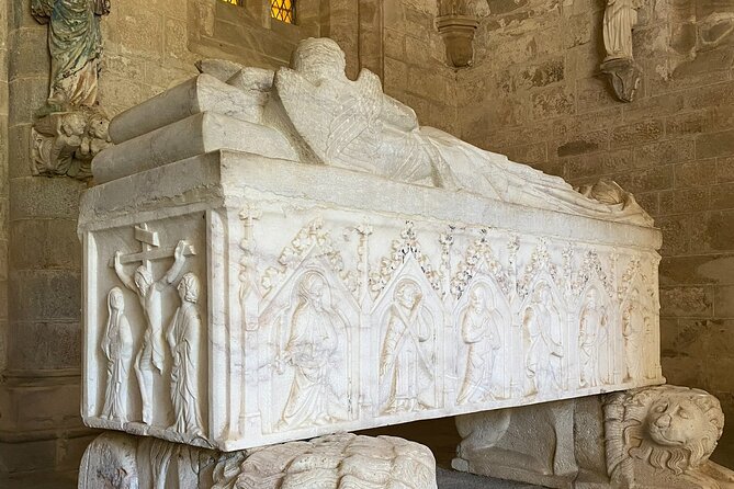 Full Day Tour in Évora from Lisbon - Stop 1: Évora historic center and the feel of a compact old city