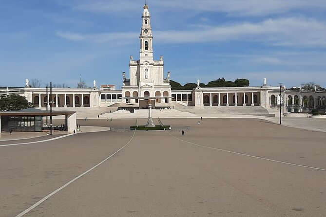 Garden of Peace Eden Park, Grutas, Fátima, Batalha, Nazaré,Óbidos - Grutas da Moeda: a welcome underground break