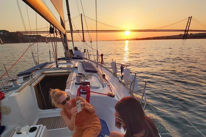 Golden Hour Boat Tour - Sailing by the Monuments with Wine - Small-Group Sailing (14 Guests Max) and the Drinks That Make It Fun