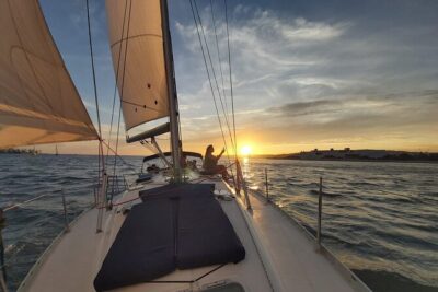 Golden Hour Boat Tour - Sailing by the Monuments with Wine - Meeting at Doca de Santo Amaro: How to Start Without Stress