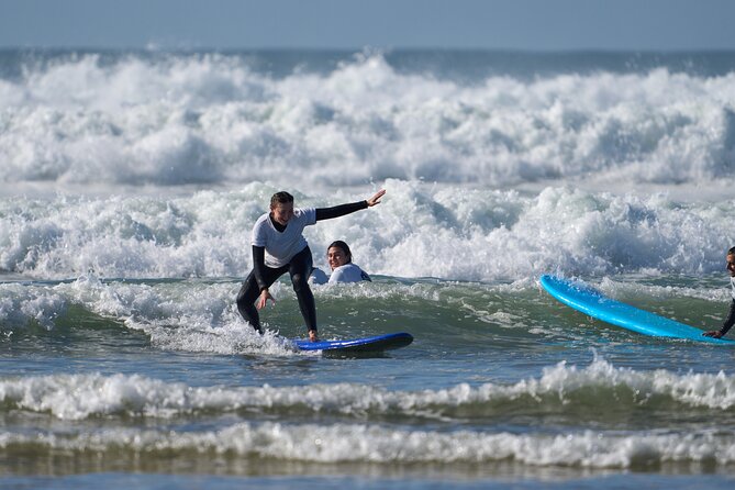 Group Surf Lesson in Costa da Caparica - What You Get on the Day: Gear, Wetsuit Fit, and the Leash