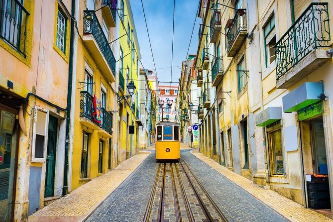 Half Day Lisbon - Private Tour of the City Charms - Santo António area: a quick stop with big cultural payoff