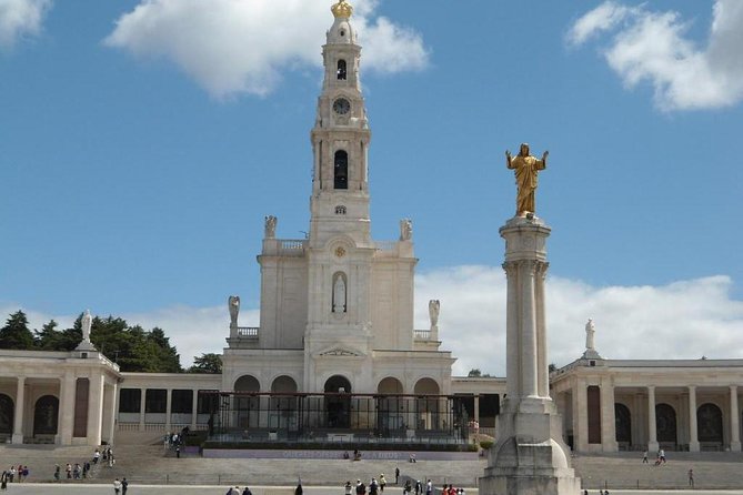 Half Day Santuario Fatima and Village of the Pastorzinhos small group - What the schedule feels like on the ground