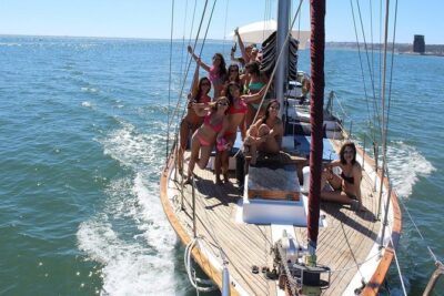 Hen Party in Lisbon on a vintage Sailboat - From Belém Dock to the Tagus: what 2 hours really gives you
