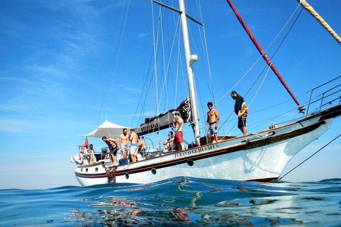 Hen Party in Lisbon on a vintage Sailboat - Logistics that keep the group calm