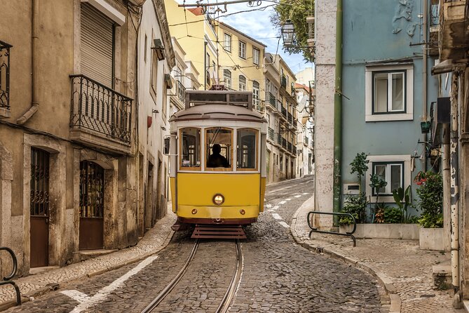 Highlights and Secrets of Lisbon Private Walking Tour - The 3-hour rhythm: what the route gets you in a short time