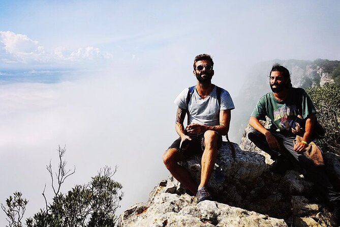Hiking tour to the highest limestone cliff of continental Europe - Arrábida Natural Park day hike from Lisbon: pickup and getting to the start
