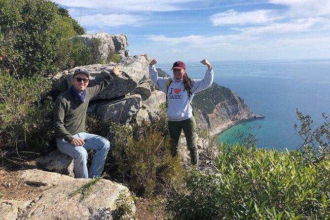 Hiking tour to the highest limestone cliff of continental Europe - The 381 m limestone cliff moment: where the ocean appears