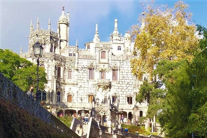 Historic center of Sintra on foot - Volta Do Duche: Sculptures, Street Corners, and Haunted Legends