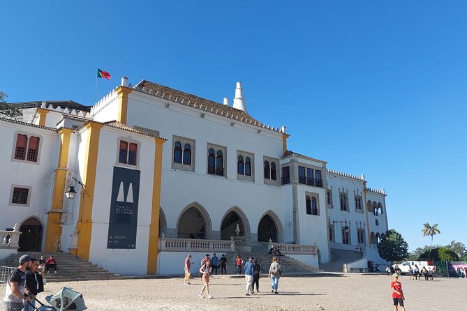 Historic center of Sintra on foot - Meeting Point at Av. Dr. Miguel Bombarda: Get Your Bearings