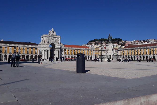 Historic Tuk Tour 1h30 - Miradouro das Portas do Sol: a Tagus-and-Alfama viewpoint reset