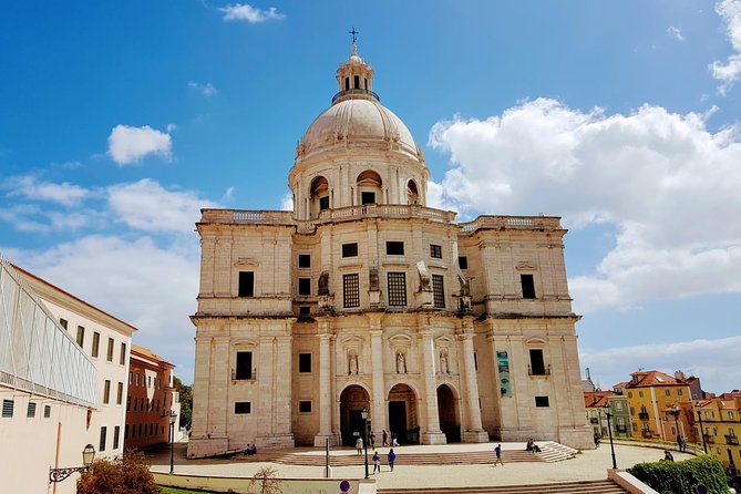 Historic Tuk Tour 1h30 - Panteão Nacional: a monumental pause with free entry