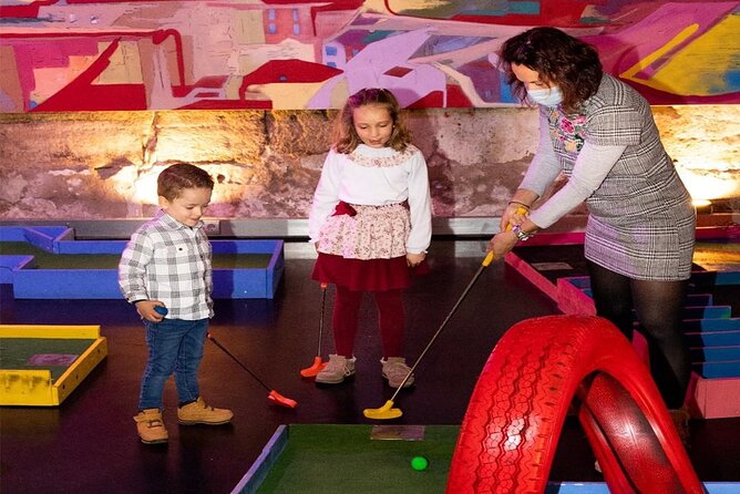 Indoor Mini Golf Experience - Lisbon’s indoor neon mini golf: what makes it different