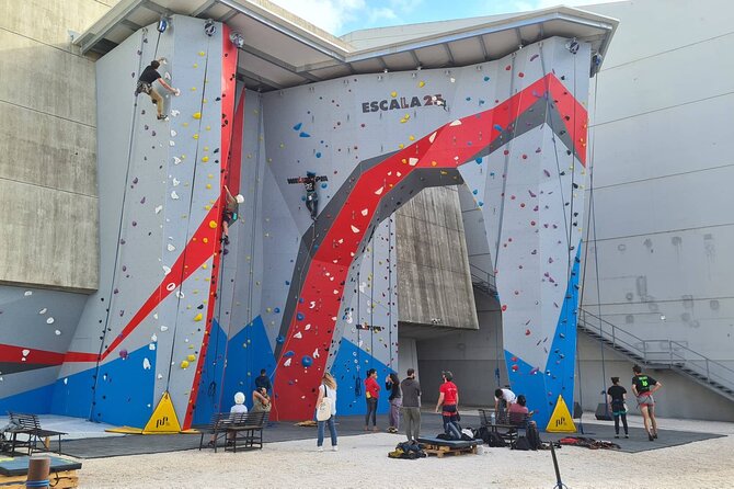 Introduction to Climbing in Pilar 7 Lisbon - Escala25 setup: guides, gear, and how attention really matters