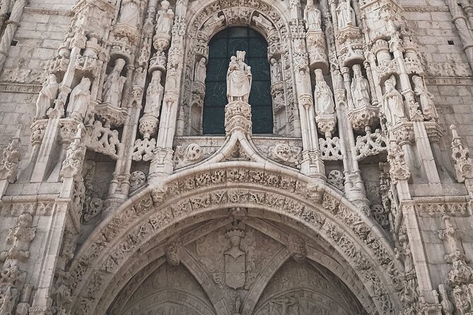 Jeronimos Monastery Guided Tour - Small Groups - Tickets Included - What you’ll actually do during the 2 hours 30 minutes