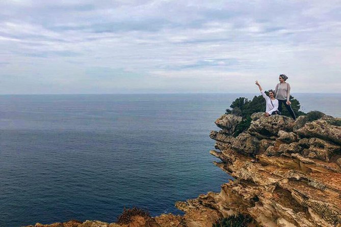 Jurassic Hiking tour to footprints of dinosaur in Espichel Cape - Fortaleza de Santiago in Sesimbra: military walls and salt-pan views