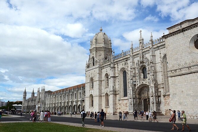 Lisboa: Old Town, New Town & Belem Private Full Day Tour - Pastéis de Belém: the snack stop that actually matters