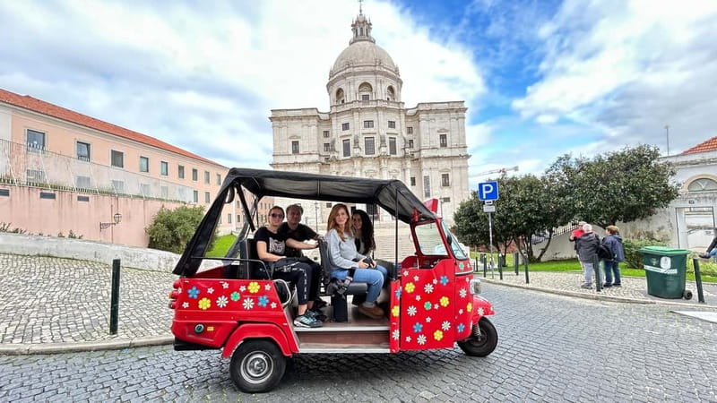 Lisboa: Tuk Tuk ride in Alfama & pick-up you at the hotel. - Hard Rock Cafe start: it’s a smart place to begin