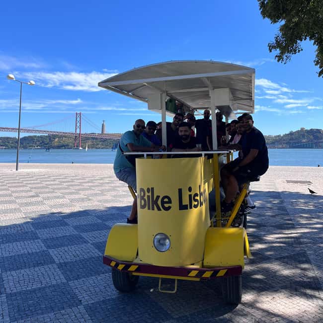 Lisbon: 1-Hour Beer or Sangria Bike Sightseeing Tour - Stop for photos at 25 de Abril Bridge and the tasting moments