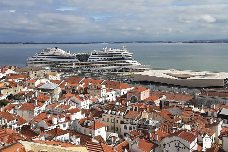 Lisbon: 1,5 Hours Historical Tuk Tour for Two Persons. - Who should book this Lisbon tuk tour for two?